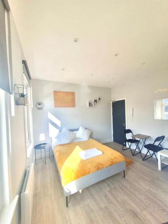 Southall Stays Near Heathrow Ub2 Exterior photo